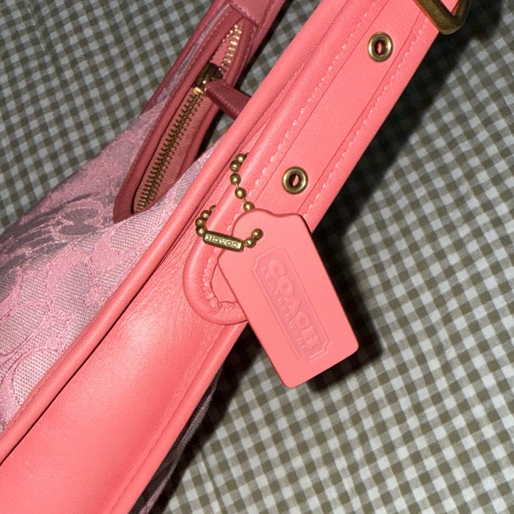 Authentic Coach Pink Signature Shoulder Bag - Picture 4 of 8
